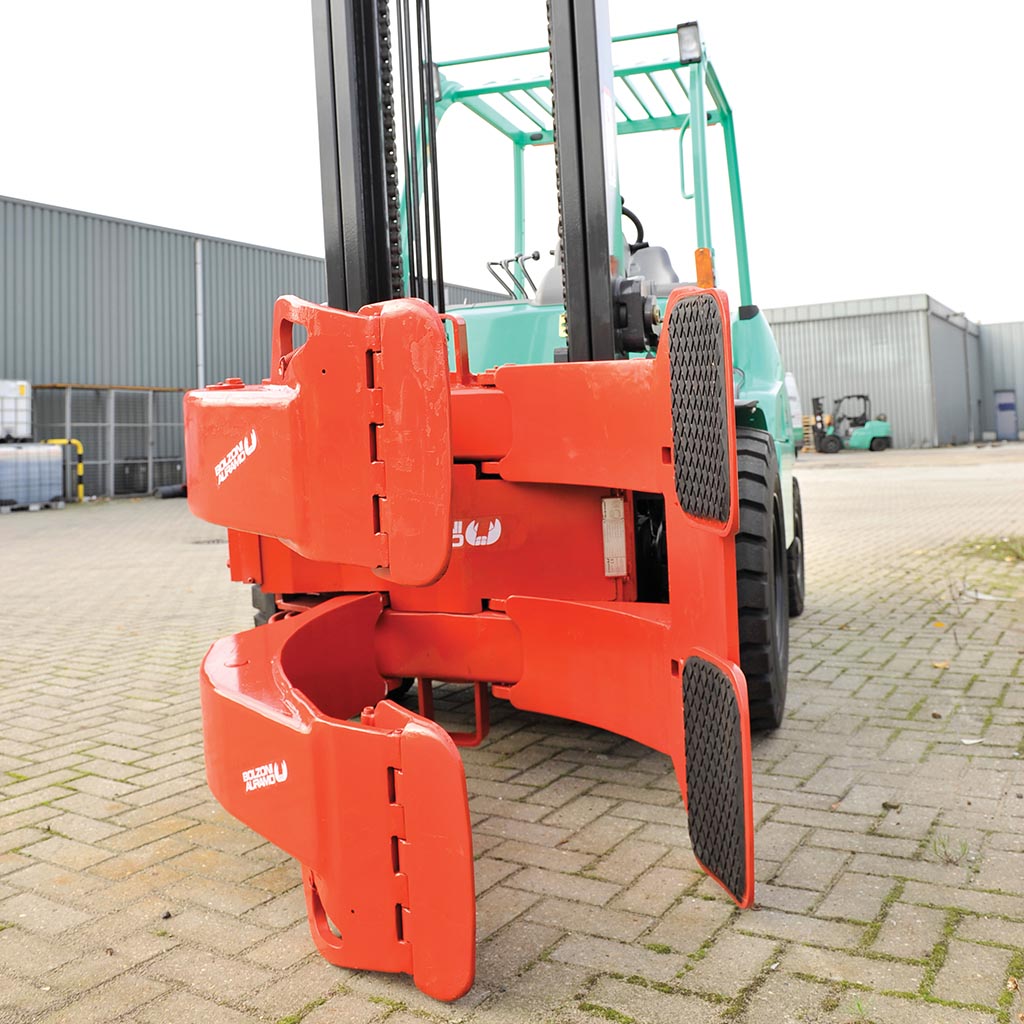 Wide range of high-quality masts and attachments