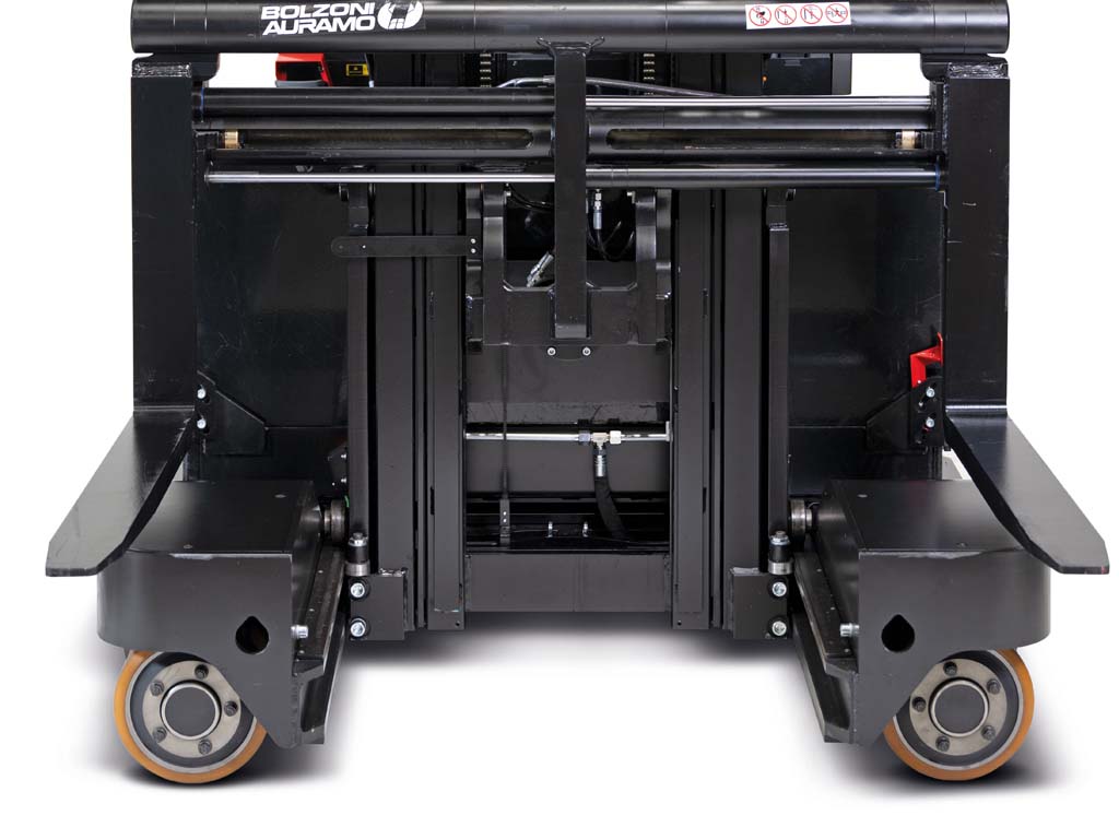 Wide fork positioner with up to 2200 mm spread and fork tilt